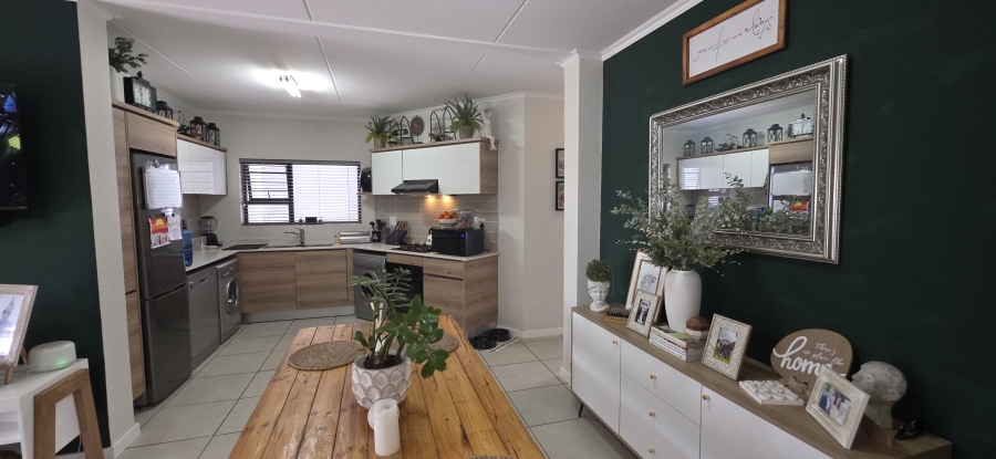 To Let 3 Bedroom Property for Rent in Modderfontein Gauteng