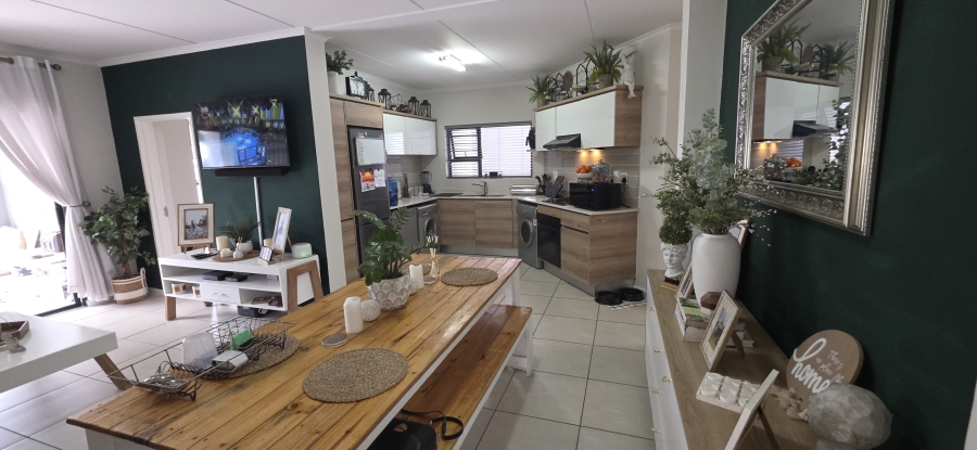 To Let 3 Bedroom Property for Rent in Modderfontein Gauteng