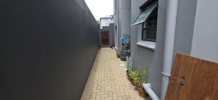 To Let 3 Bedroom Property for Rent in Modderfontein Gauteng