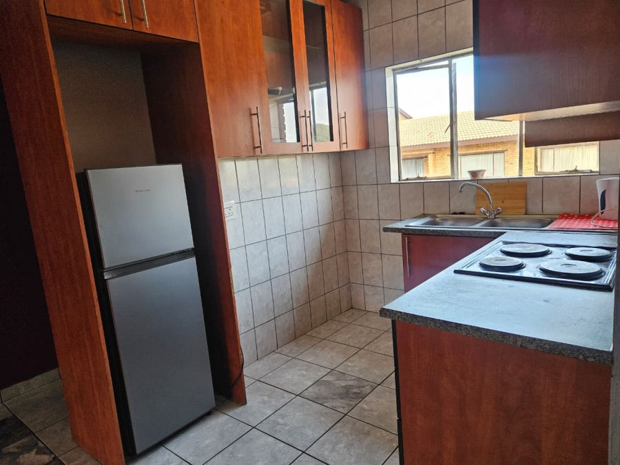 To Let 2 Bedroom Property for Rent in Meredale Gauteng