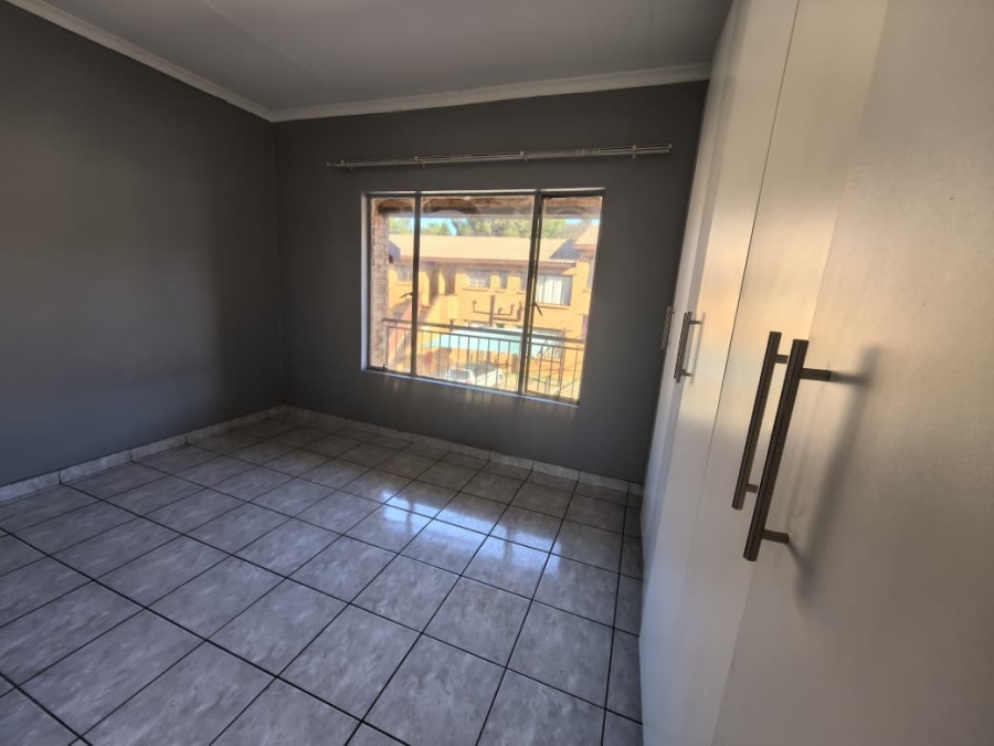 To Let 2 Bedroom Property for Rent in Meredale Gauteng