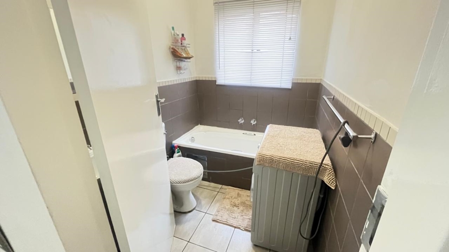 2 Bedroom Property for Sale in Buccleuch Gauteng