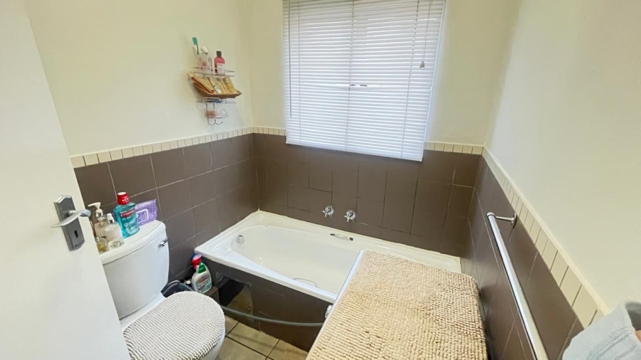 2 Bedroom Property for Sale in Buccleuch Gauteng