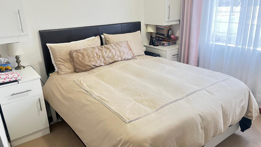 2 Bedroom Property for Sale in Buccleuch Gauteng
