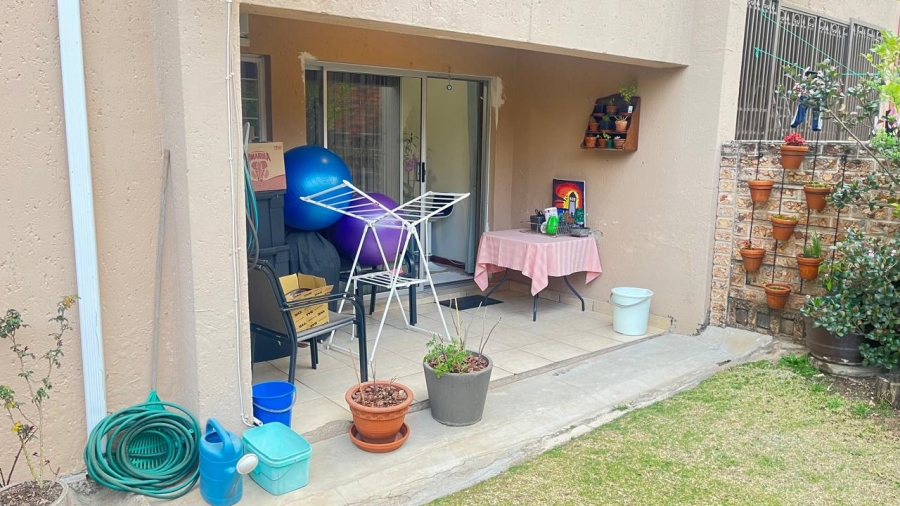 2 Bedroom Property for Sale in Buccleuch Gauteng