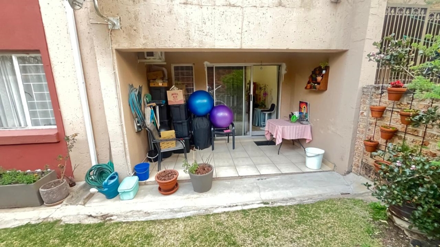 2 Bedroom Property for Sale in Buccleuch Gauteng