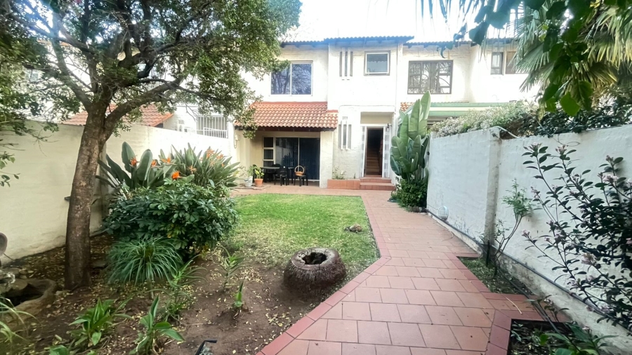 To Let 3 Bedroom Property for Rent in Buccleuch Gauteng