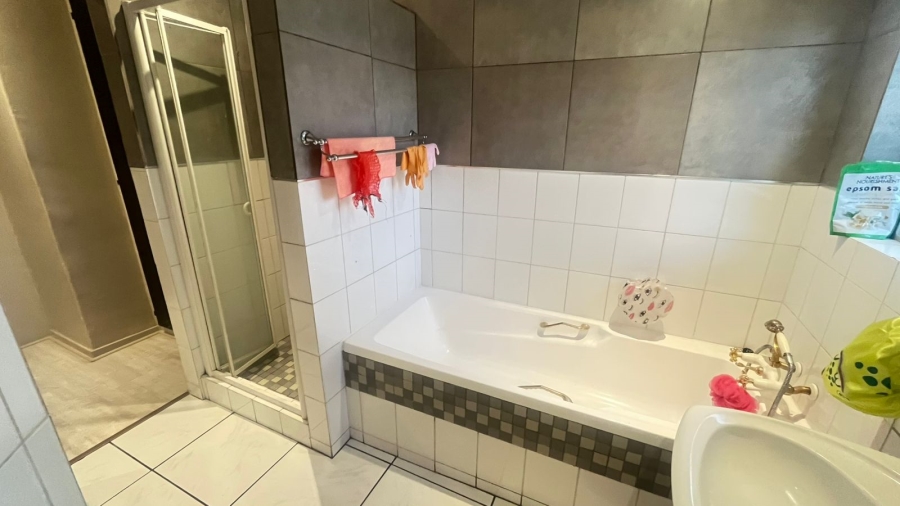 To Let 3 Bedroom Property for Rent in Buccleuch Gauteng