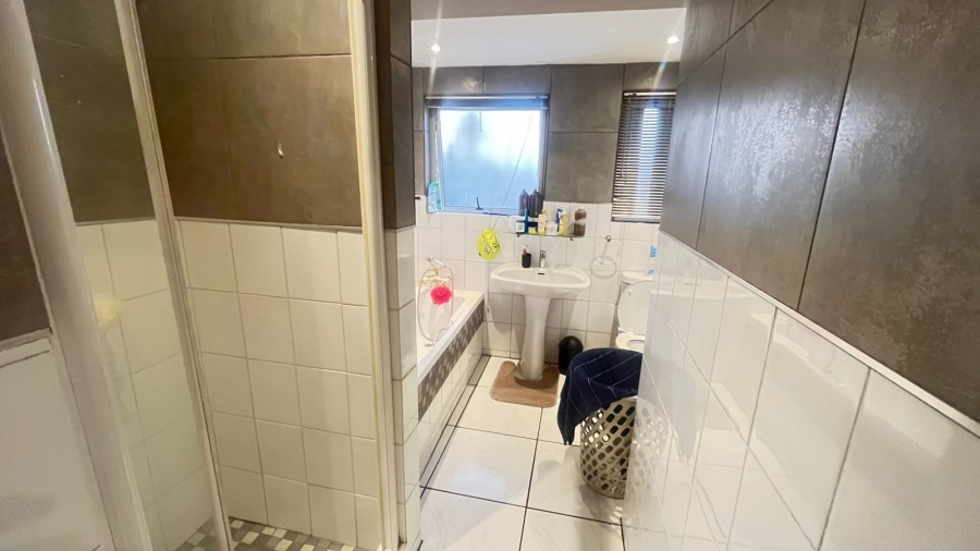 To Let 3 Bedroom Property for Rent in Buccleuch Gauteng