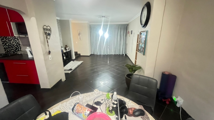 To Let 3 Bedroom Property for Rent in Buccleuch Gauteng