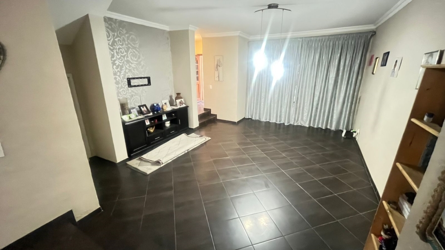 To Let 3 Bedroom Property for Rent in Buccleuch Gauteng