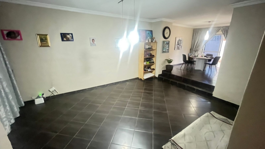 To Let 3 Bedroom Property for Rent in Buccleuch Gauteng