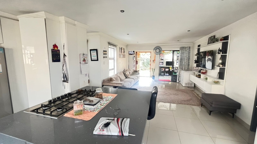 3 Bedroom Property for Sale in Buccleuch Gauteng