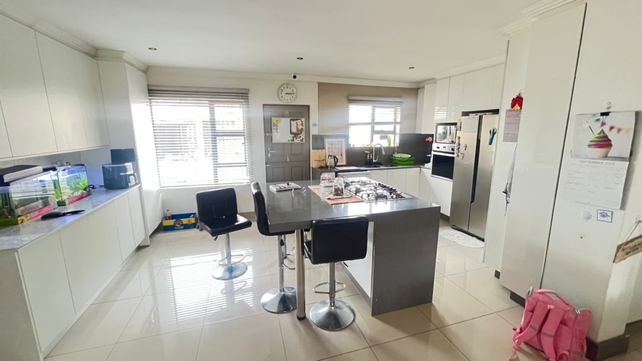 3 Bedroom Property for Sale in Buccleuch Gauteng