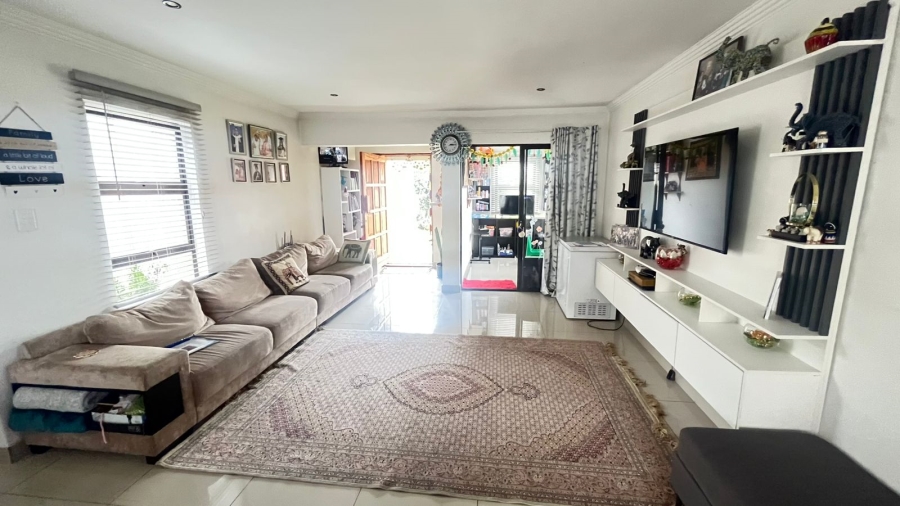 3 Bedroom Property for Sale in Buccleuch Gauteng