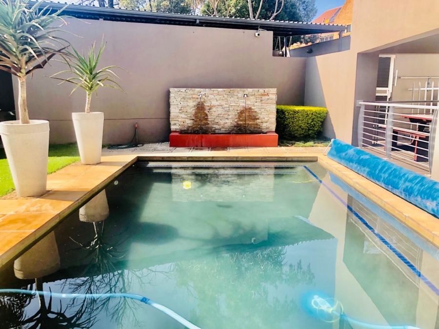 1 Bedroom Property for Sale in Sunninghill Gauteng