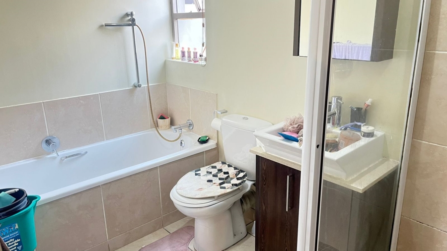 1 Bedroom Property for Sale in Sunninghill Gauteng