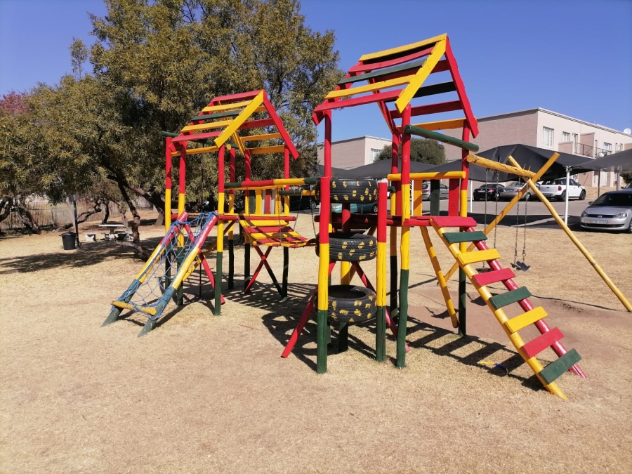 1 Bedroom Property for Sale in Buccleuch Gauteng