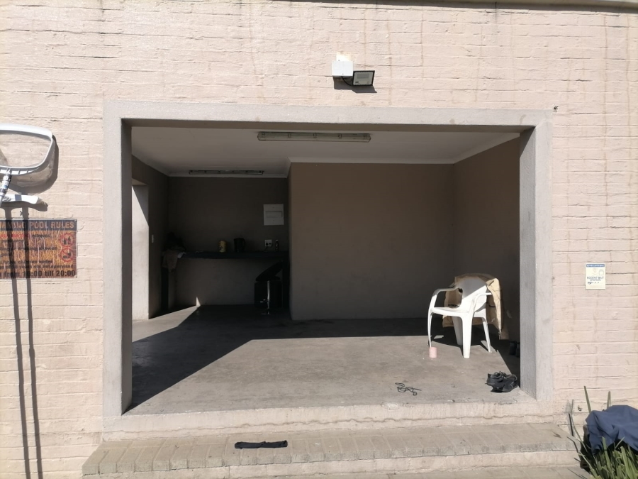 1 Bedroom Property for Sale in Buccleuch Gauteng