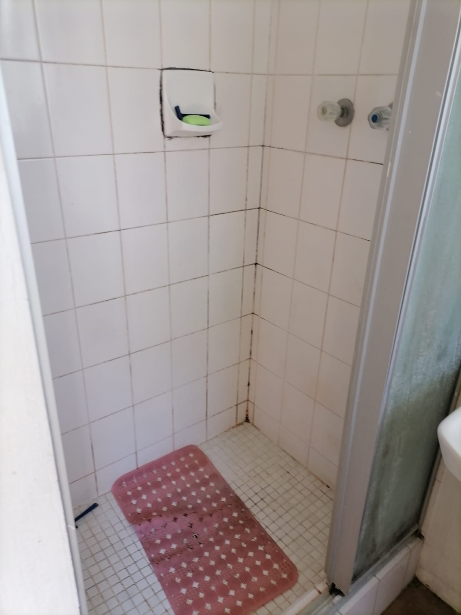 1 Bedroom Property for Sale in Buccleuch Gauteng