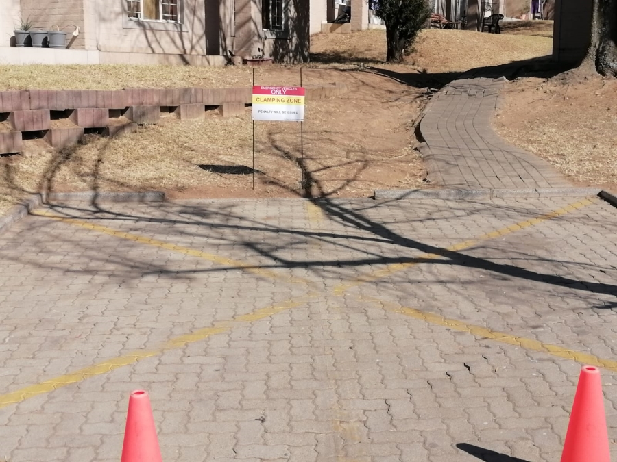 1 Bedroom Property for Sale in Buccleuch Gauteng