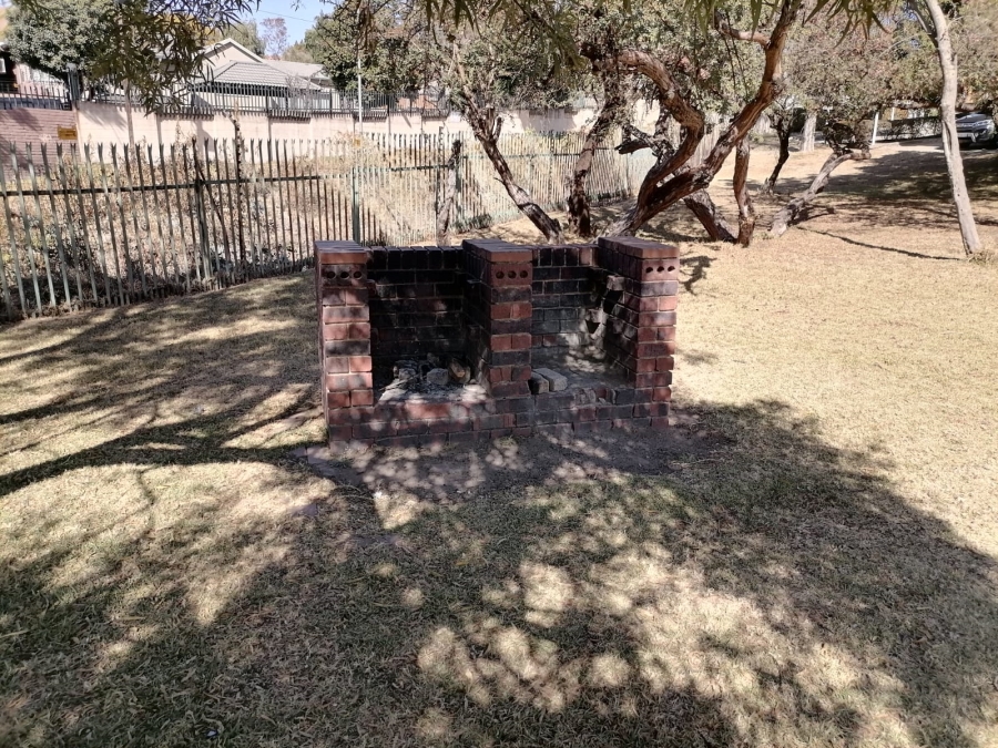1 Bedroom Property for Sale in Buccleuch Gauteng