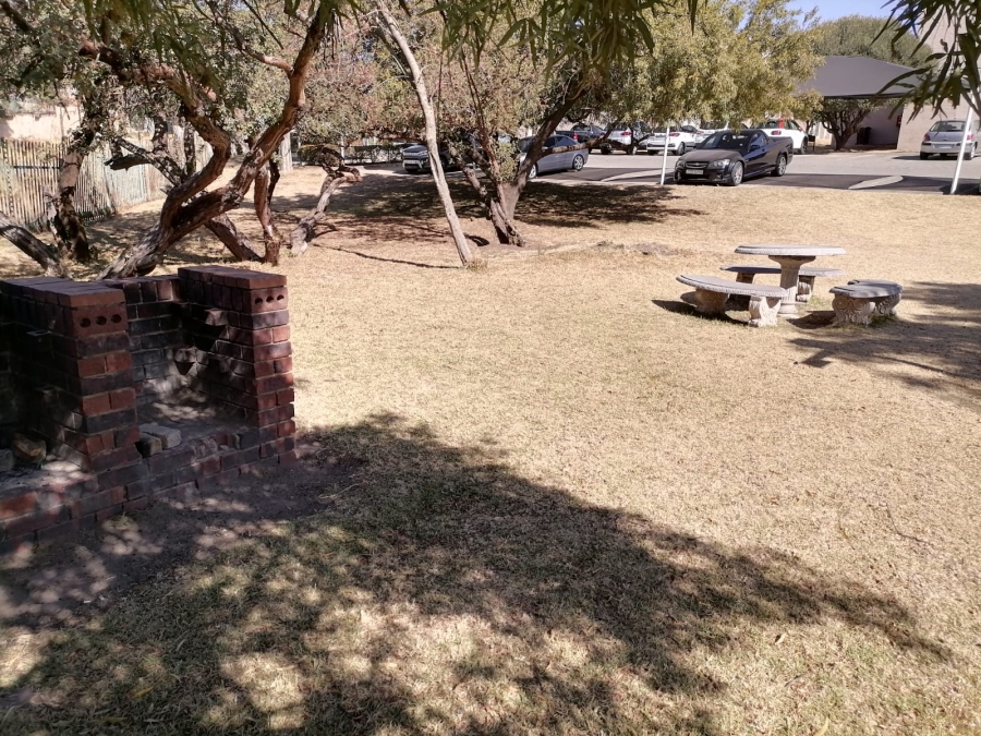 1 Bedroom Property for Sale in Buccleuch Gauteng