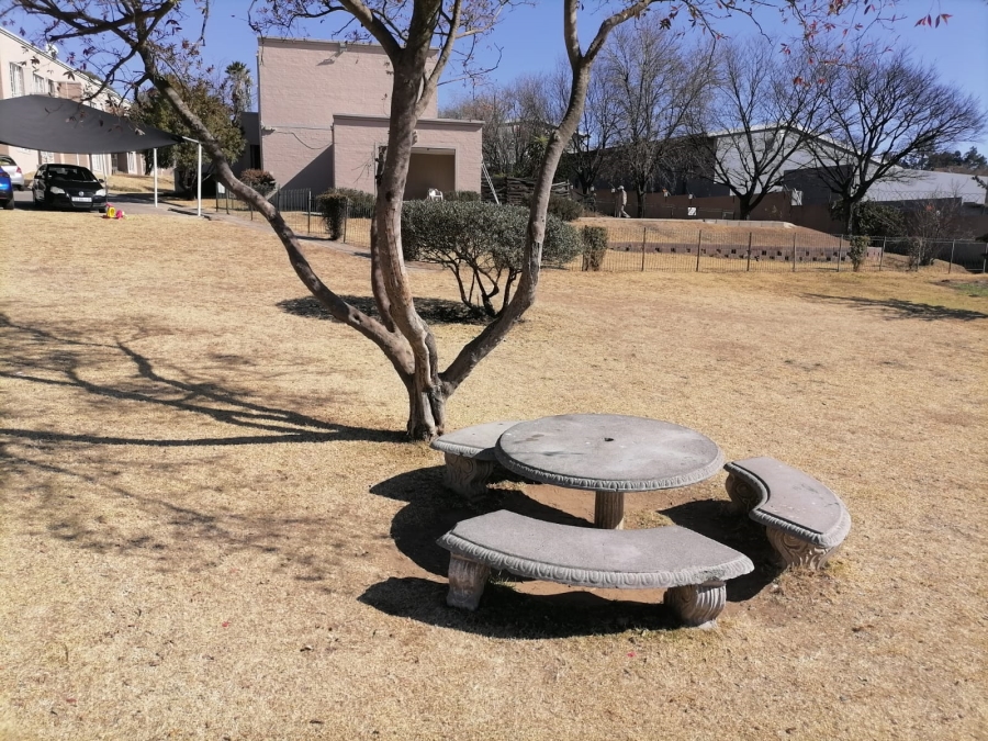 1 Bedroom Property for Sale in Buccleuch Gauteng