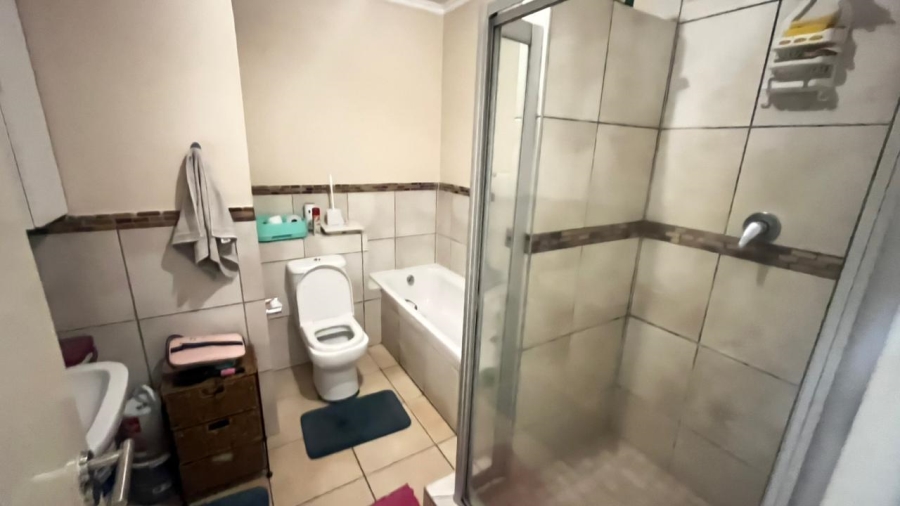 2 Bedroom Property for Sale in Sunninghill Gauteng