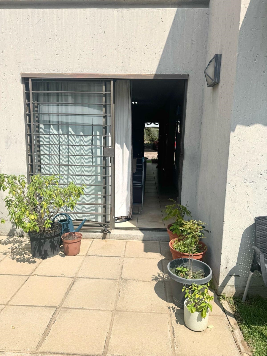 2 Bedroom Property for Sale in Sunninghill Gauteng