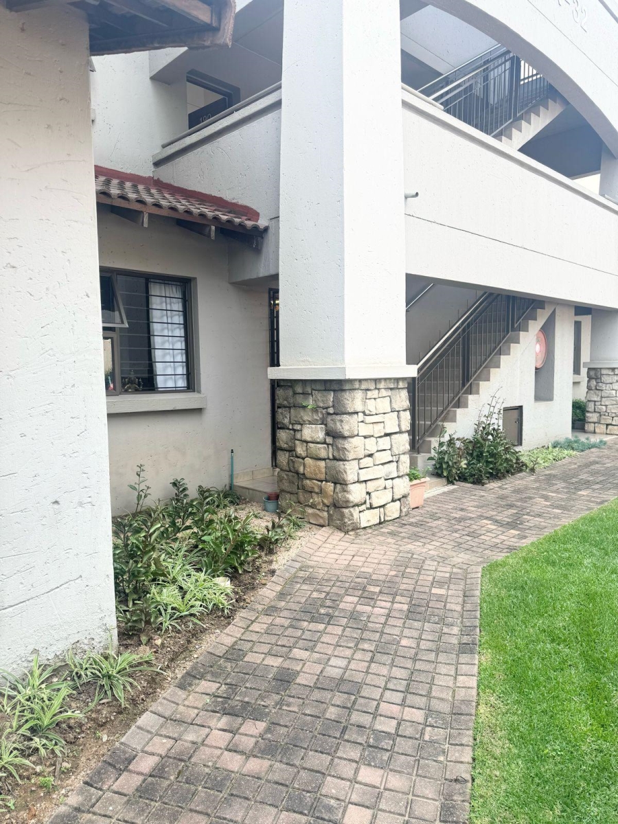 2 Bedroom Property for Sale in Sunninghill Gauteng