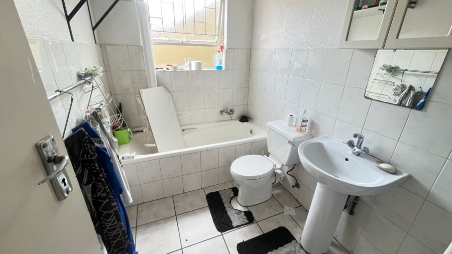 2 Bedroom Property for Sale in Vorna Valley Gauteng