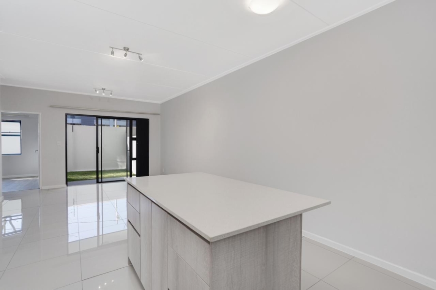 To Let 2 Bedroom Property for Rent in Bryanston Gauteng