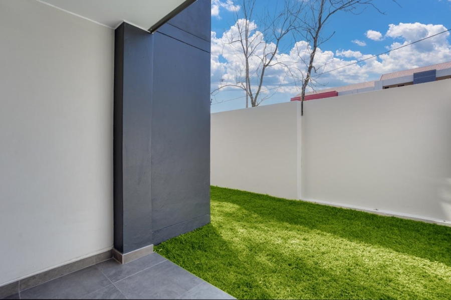 To Let 2 Bedroom Property for Rent in Bryanston Gauteng