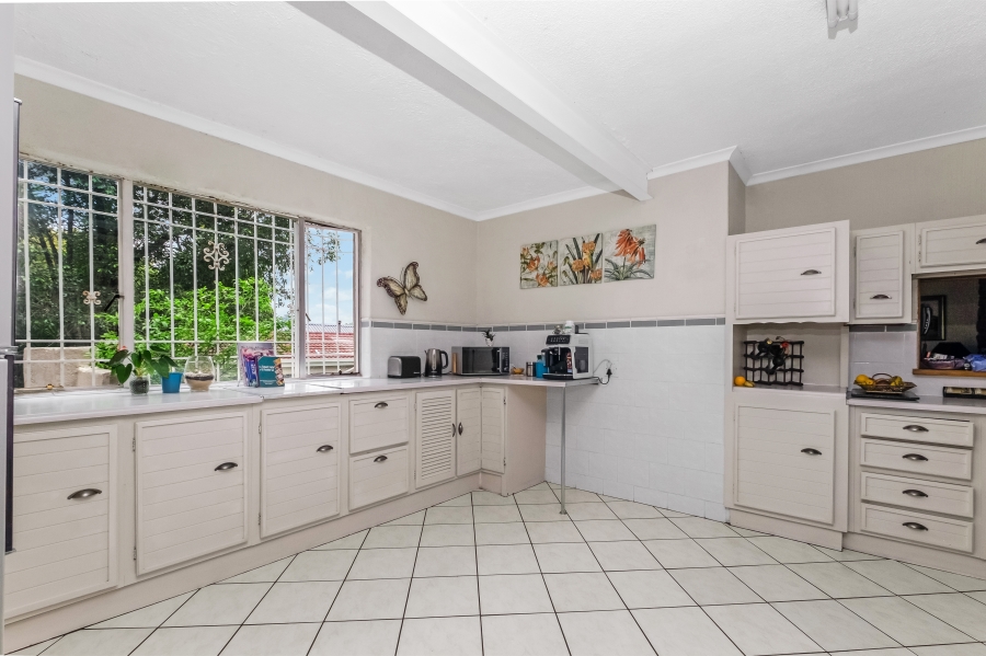 To Let 4 Bedroom Property for Rent in Magaliessig Gauteng