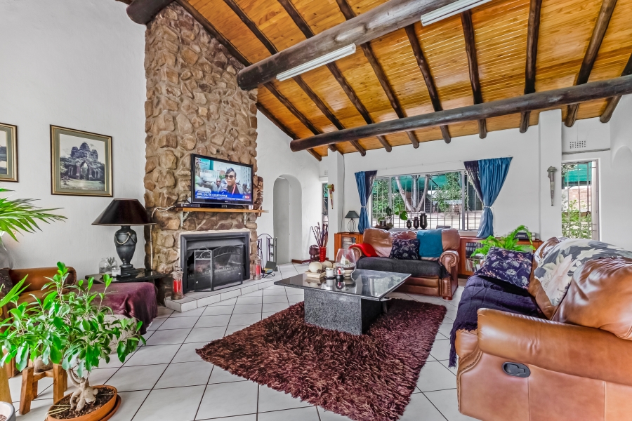 To Let 4 Bedroom Property for Rent in Magaliessig Gauteng