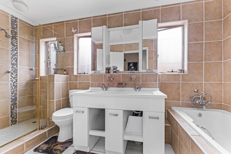 To Let 4 Bedroom Property for Rent in Magaliessig Gauteng