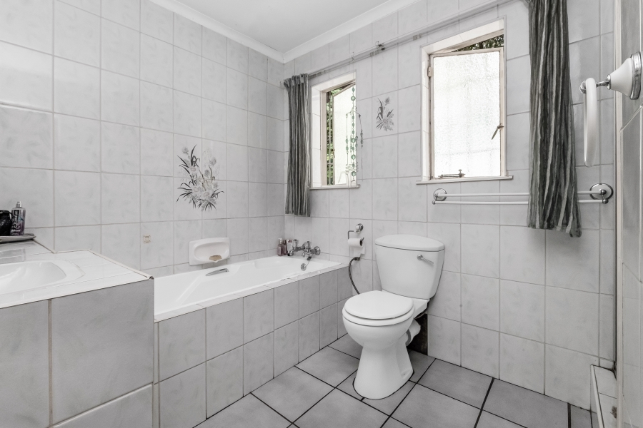 To Let 4 Bedroom Property for Rent in Magaliessig Gauteng