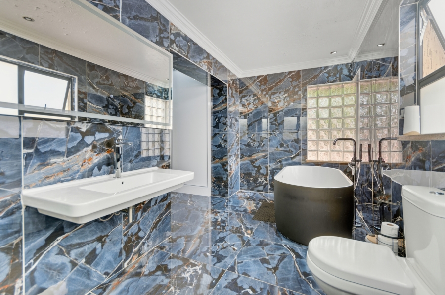 6 Bedroom Property for Sale in Bryanston Gauteng