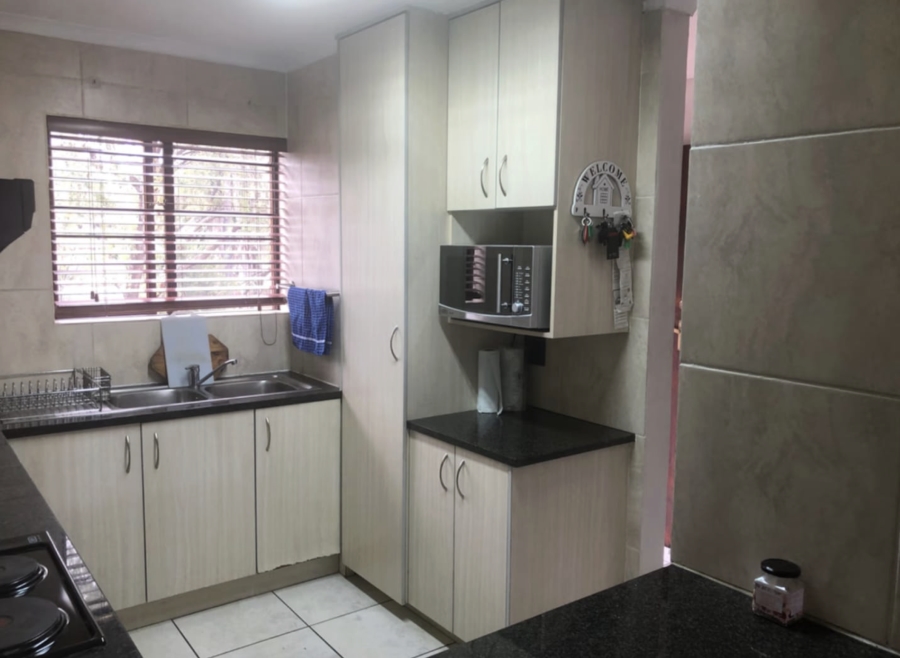 To Let 2 Bedroom Property for Rent in Sunninghill Gauteng