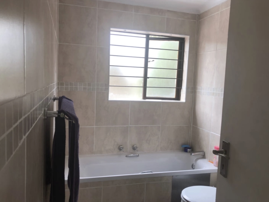 To Let 2 Bedroom Property for Rent in Sunninghill Gauteng