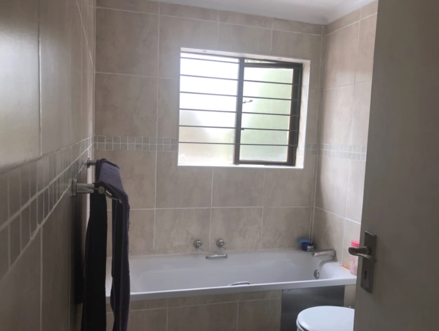 To Let 2 Bedroom Property for Rent in Sunninghill Gauteng