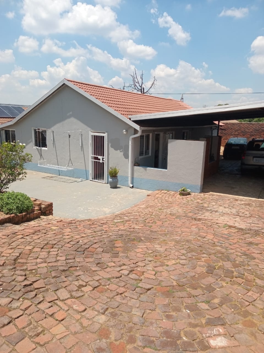 3 Bedroom Property for Sale in Lotus Gardens Gauteng