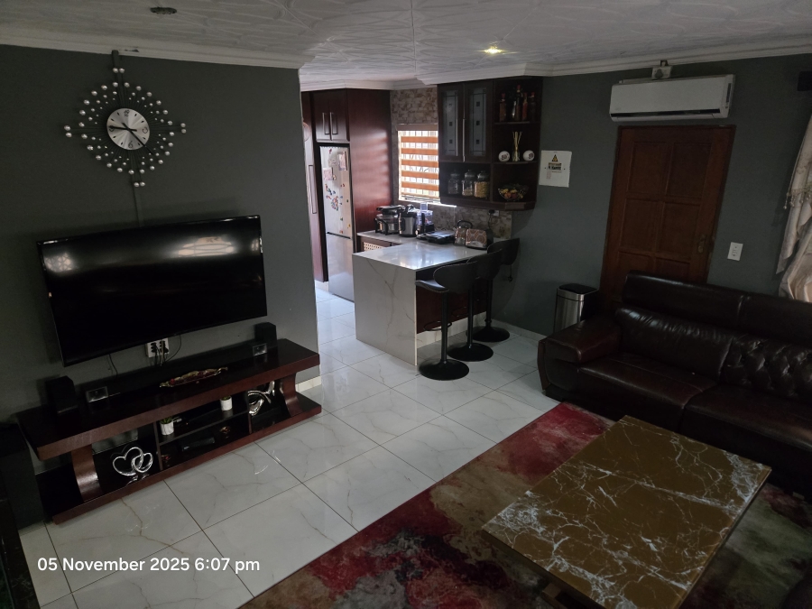 3 Bedroom Property for Sale in Clayville Gauteng