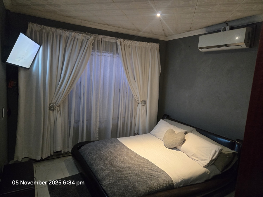 3 Bedroom Property for Sale in Clayville Gauteng