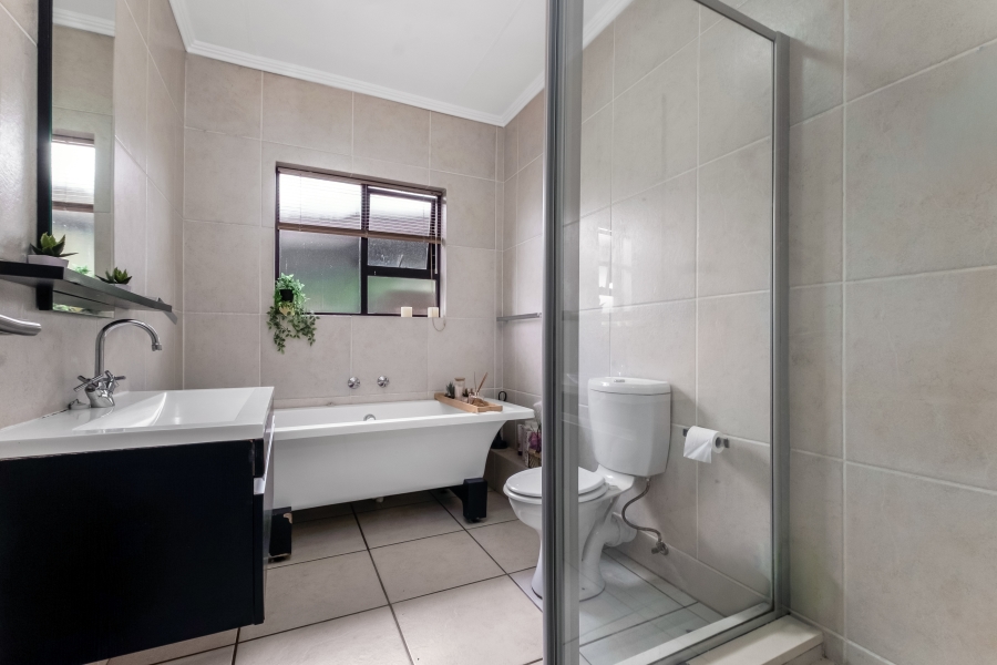 To Let 2 Bedroom Property for Rent in Douglasdale Gauteng