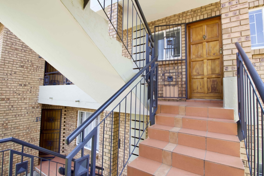 2 Bedroom Property for Sale in Die Hoewes Gauteng
