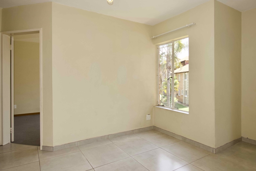 2 Bedroom Property for Sale in Die Hoewes Gauteng