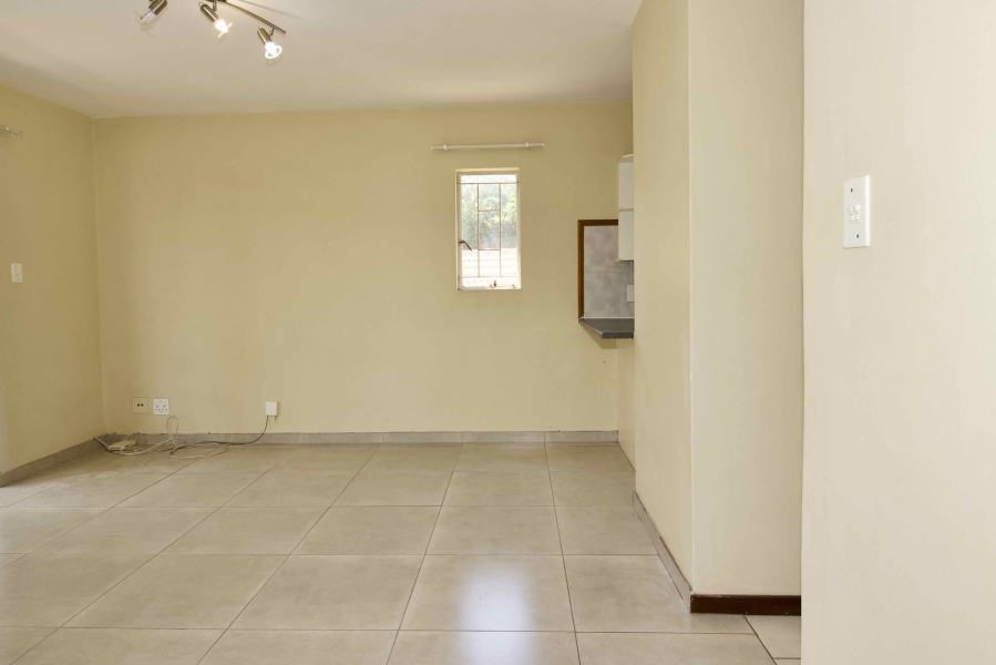 2 Bedroom Property for Sale in Die Hoewes Gauteng