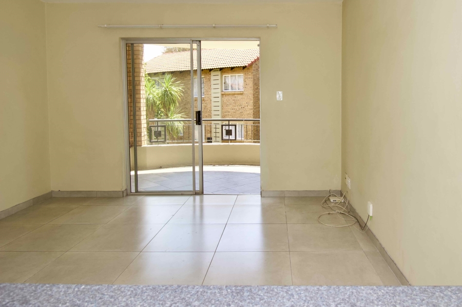 2 Bedroom Property for Sale in Die Hoewes Gauteng